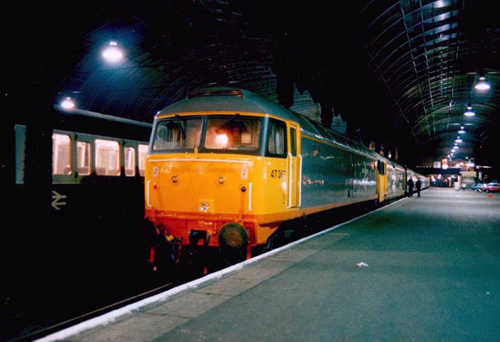 47367 at Paddington after arriving with failed Class 50 with 1A80 18:25 from Hereford 0n 11/10/87, Photo by Noel Creswell