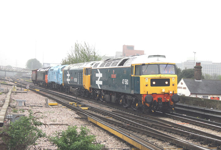 47580 approaches Basingstoke with 6O88 Old Oak Common - Eastleigh on 17/04/09, Photo by Simon Howard