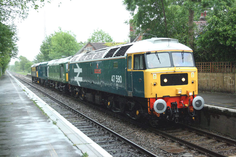 47580 with D7612, 20110 and 33002 at Dean 0V47 10:20 Eastleigh - 
								Buckfasteligh on 27/05/09, Photo by Dave Mant