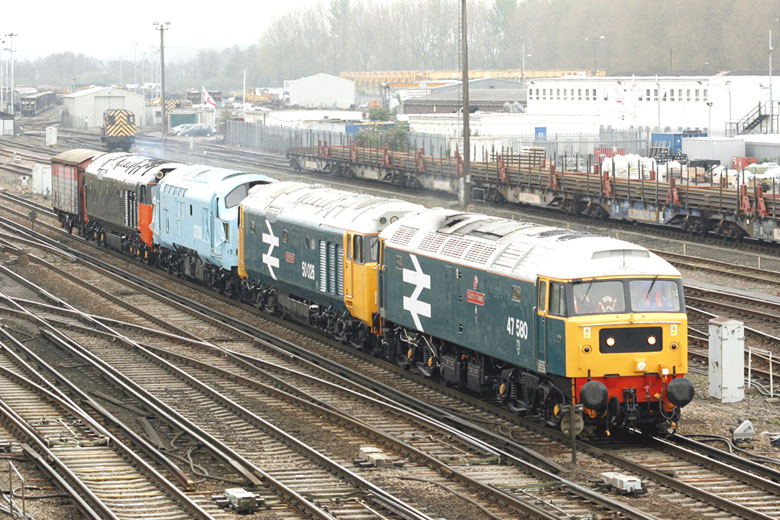 47580 at Worting Junction with 6O88 Old Oak Common - Eastleigh on 17/04/09, Photo by Dave Kirwin