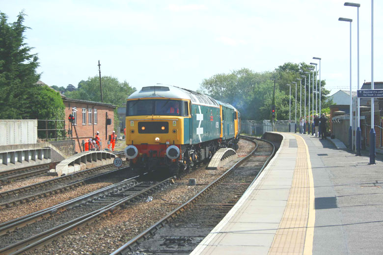 47580 approaches Salisbury station with 0V47 10:20 Eastleigh - Long Marston on 04/06/09, Photo by Dave Mant