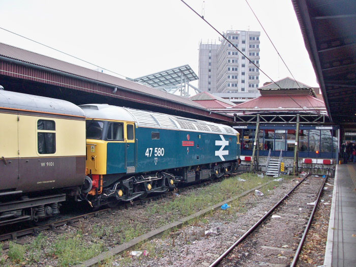 47580 at Southend Victoria with the arrival of 1Z80 06:59 Birmingham Snow Hill on 03/10/09, Photo by Mike Turner