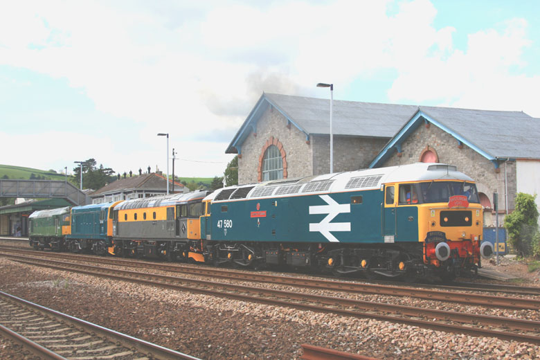 47580 approaches Newton Abbot Station with 0O47 13:00 Buckfastleigh - Eastleigh with 
								33002, 20117, & D7612 on 21/05/09, Photo by Allan Wright