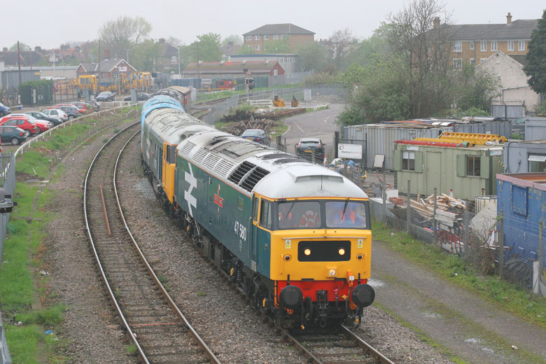 47580 aproches West Ealing with 6O88 Old Oak Common - Eastleigh on 17/04/09, Photo by Richard Stiles