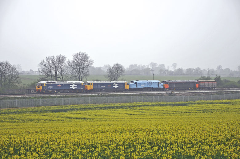 47580 at Worting Junction with 6O88 Old Oak Common - Eastleigh on 17/04/09, Photo by Mark Pike