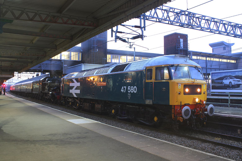 47580 arrives at Nuneaton with 1Z84 16:10 Carlisle - Tyseley on 20/06/09, Photo by Matt Spencer
