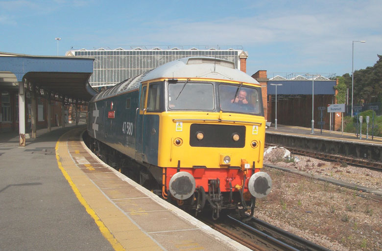 47580 passes through Bournemouth Station with 0Z97 08:15 Swanage-Kidderminster with 37254, 45133, 31271 and 50135 on 18/05/10, Photo by Steve Anstey