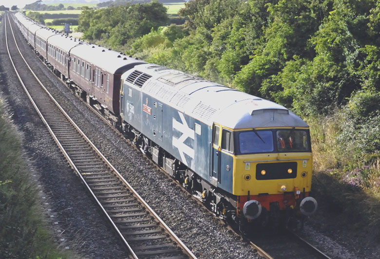 47580 passes through Leyland with 1Z55 16:29 Ravenglass-Leicester on 17/07/10, Photo by Andrew Naylor
