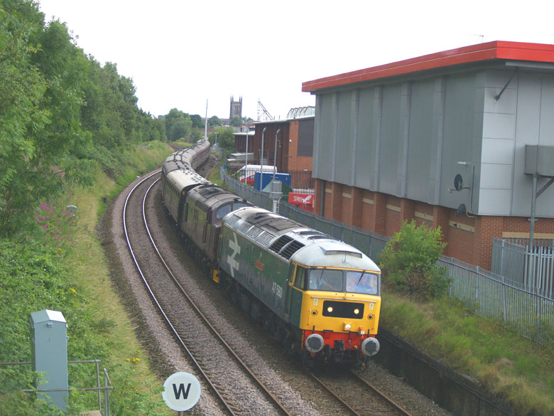 47580 approaches Harpers Lane bridge in chorley with 5Z57 Leicester-Carnforth on 18/07/10, Photo by Alan Clegg