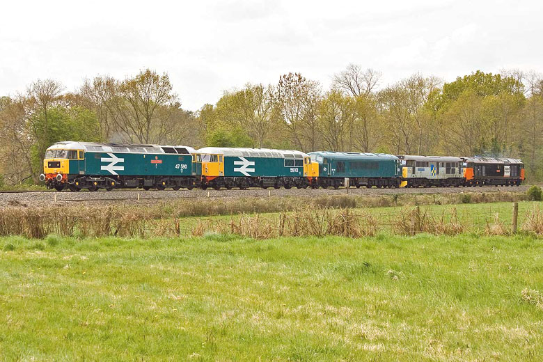47580 passes Crampmoor with 56101, 45133, 31271, & 50135 with 0Z56 08:30 Kidderminster-Swanage on 05/05/10, Photo by Andrew Cameron