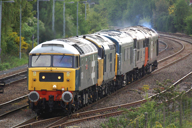 7580 approaches Kidderminster with 0Z97 08:15 from Swanage with 37254, 45133, 31271 and 50135 on 18/05/10, Photo by Mike Gibbons