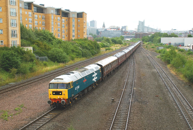 47580 passes Ordsall Lane Junction Manchester with 1Z53 06:32 Leicester-Ravenglass on 17/07/10, Photo by John Sherratt