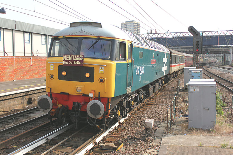 47580 arrives at Stratford with 1Z74 05:18 North Walsham-Swanage on 26/06/10, Photo by Lee Scott