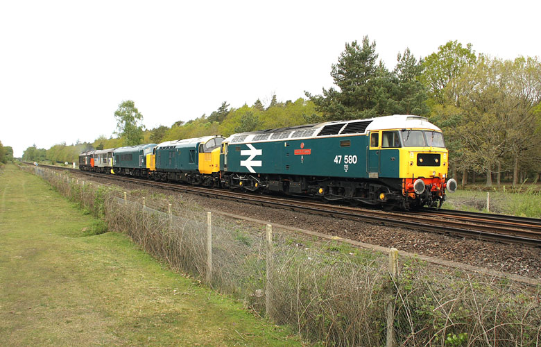 47580 returns with 0Z97 08:15 Swanage-Kidderminster with 37254, 45133, 
								31271 and 50135 at Woodfidley on 18/05/10, Photo by Mark Jamieson