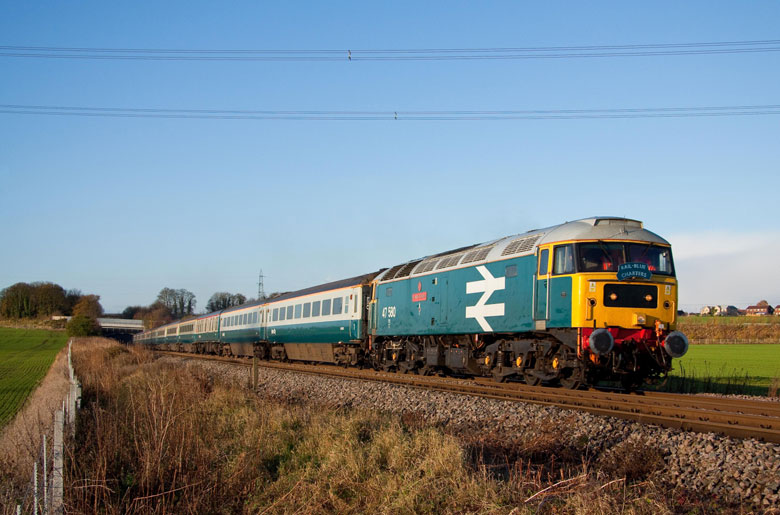 47580 passes Burton Salmon with 1Z47 06:05 Leicester - Edinburgh on 13/11/10, Photo by Scott Paterson