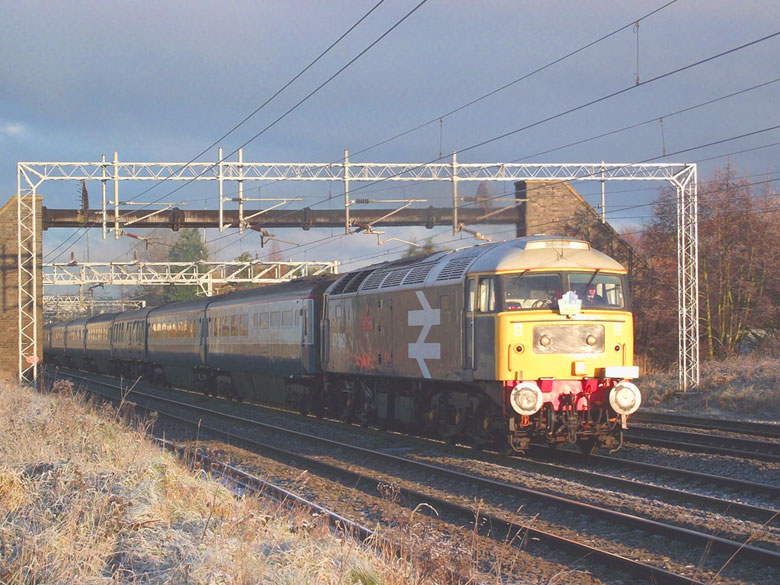 47580 passes Penkridge with 1Z32 06:32 Leeds-Oxford on 27/11/10, Photo by Andrew Flusk