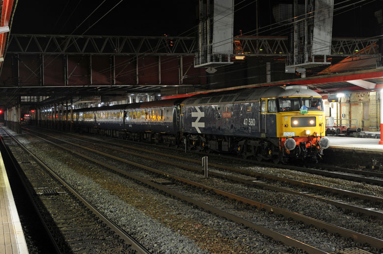 47580 at Crewe with 1Z33 16:59 Oxford-Leeds on 27/11/10, Photo by Ian Tunstall