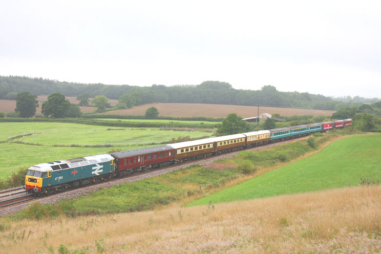 47580 passes Damery near Charfield with 1Z27 05:44 Sheffield-Kingswear on 26/08/10, Photo by Jamie Squibbs