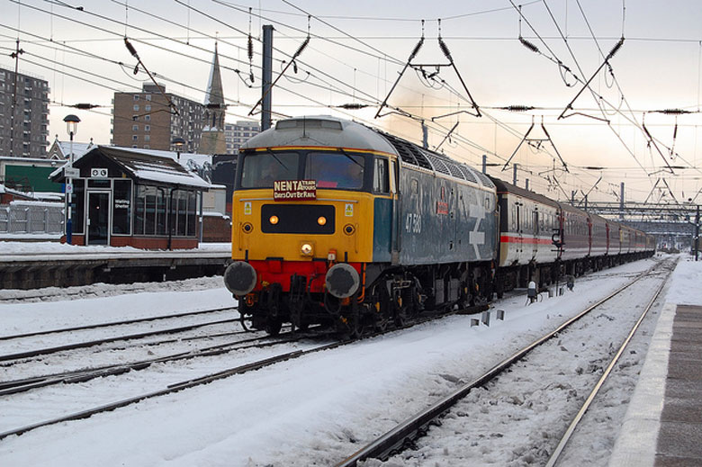 47580 passes through Doncaster with 1Z80 06:05 Norwich - Newcastle on 04/12/10, Photo by John Simpkins