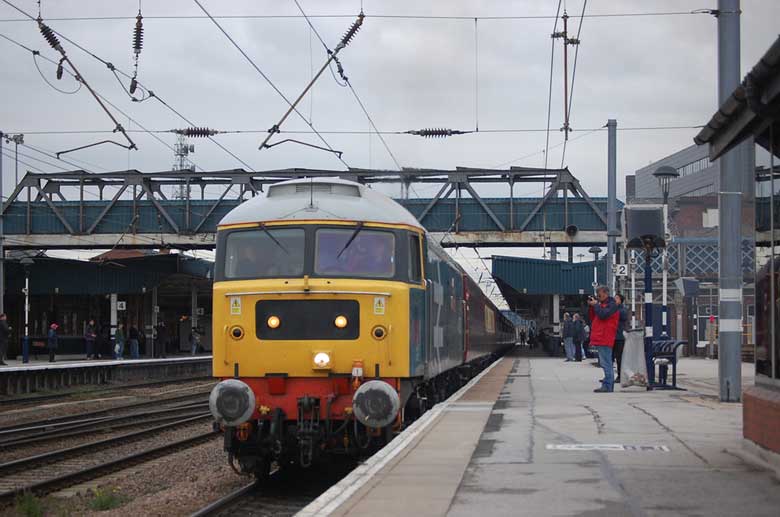 47580 passes through Doncaster with ECS 5Z78 07:30 Carnforth - Norwich on 15/10/10, Photo by Nick Dalton