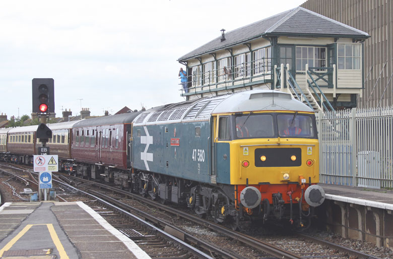 47580 approches Three Bridges with 1Z58 05:28 Chesterfield-Eastbourne on 11/08/10, Photo by Richard Bradley