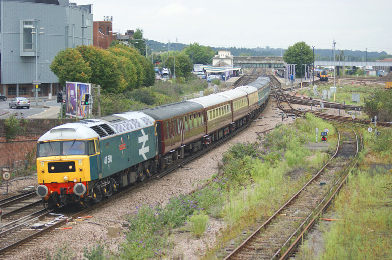 47580 passes through Eastleigh with 1Z62 06:20 Shrewsbury-Weymouth on 19/08/10, Photo by Scott Turner