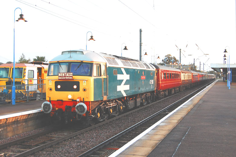 47580 at Hitchin with 1Z78 06:06 Norwich - Portsmouth Harbour on 16/10/10, Photo by Andy Ward