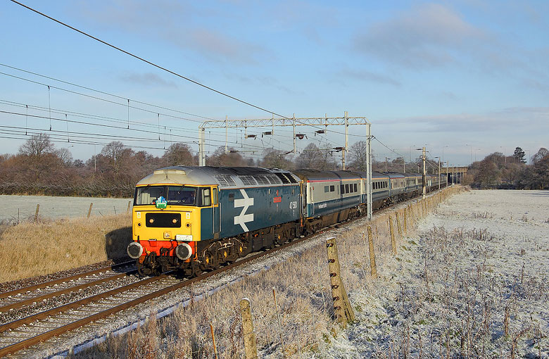 47580 heads southbound along the WCML passes Gailey with 1Z32 06:32 Leeds - Oxford on 27/11/10, Photo by Phil Chilton