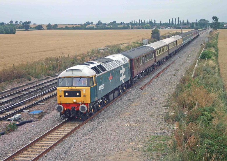 47580 at Harrowden Junction with 1Z58 05:28 Chesterfield-Eastbourne on 12/08/10, Photo by Geoff Tibble