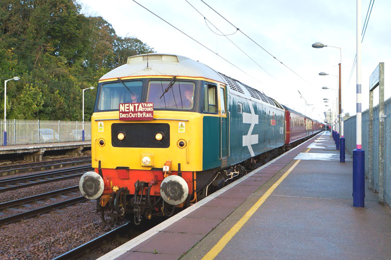 47580 at Hitchin with 1Z78 06:06 Norwich - Portsmouth Harbour on 16/10/10, Photo by Alisdair Anderson