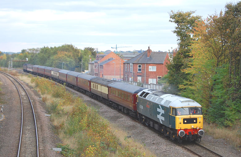 47580 enters Horbury cutting with 5Z79 1225 Norwich-Carnforth on 17/10/10, Photo by Andy Ward