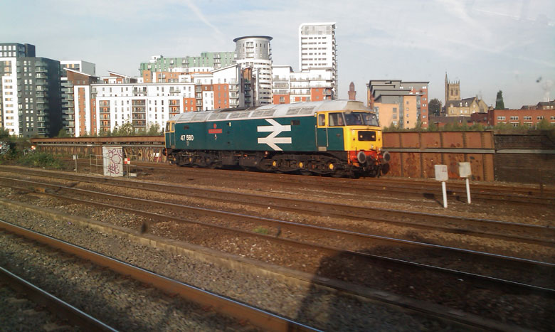 47580 on the down fast between Manchester Vic and Miles Platting with 0Z37 07:00 Carnforth - Castleton on 22/09/10, Photo by Ian Freestone