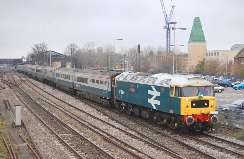 47580 departs Oxford for Hinksey Yard to run round the empty stock on 27/11/10, Photo by Andrew Ward