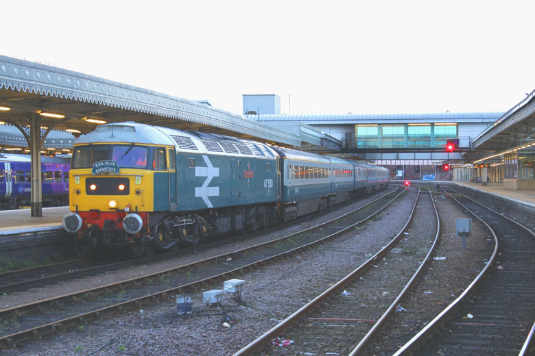 47580 awaiting departure from Sheffield with 1Z47 06:05 Leicester - Edinburgh on 13/11/10, Photo by Andrew Wills