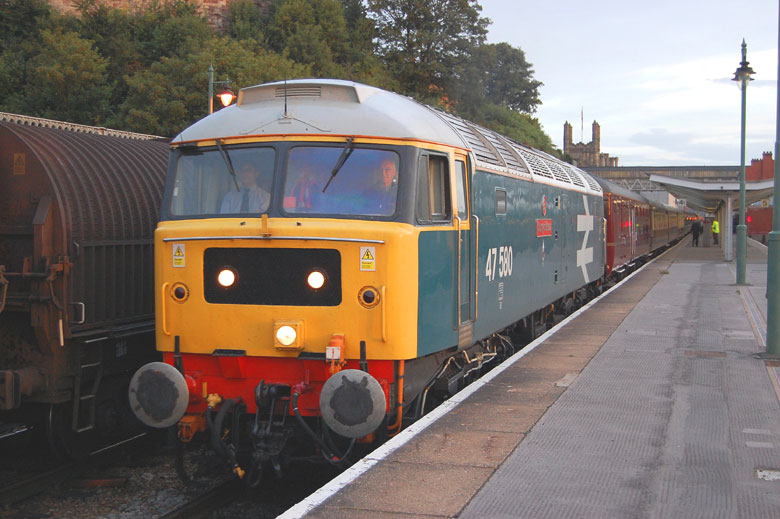 47580 arrives at Shrewsbury with 5Z62 05:20 empty stock from Crewe HS on 19/08/10, Photo by Andrew Ward