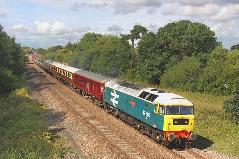 47580 passes Shrivenham with 1Z62 06:20 Shrewsbury-Weymouth on 19/08/10, Photo by Tom Curtis