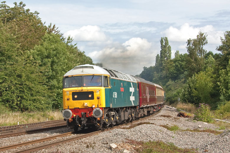 47580 passes Southcote Junction with 1Z62 06:20 Shrewsbury-Weymouth on 19/08/10, Photo by Treflyn Lloyd-Roberts