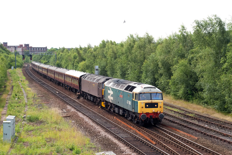 47580 approaches Bolton with 1Z21 06:02 Llandudno Jn. - Ravensglass with 47760 in tow on 23/07/11, Photo by John Sherratt