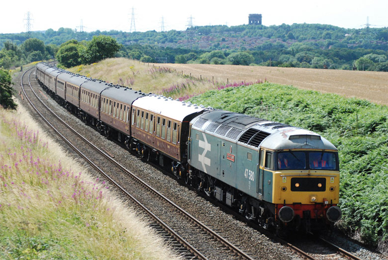 47580 passes Daresbury with ECS 5Z28 14:57 Chester - Carnforth on 24/07/11, Photo by Mike Birch