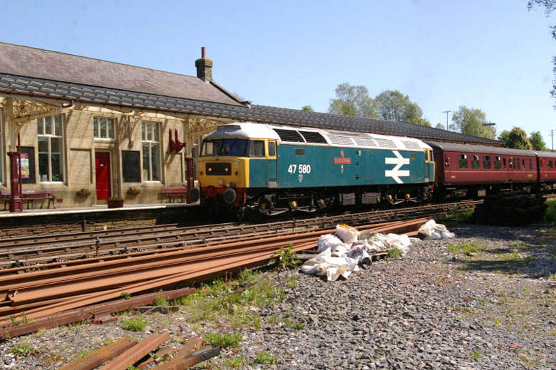 47580 at Hellifield with 1Z19 07:35 Southport - Carlisle on 02/05/11, Photo by Martin Brown