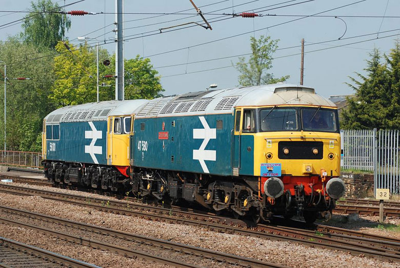 47580 arrives at Hitchin with 56101 on 0Z56 1030 Dereham - Barrow Hill on 20/04/11, Photo by Ryan Tranmer