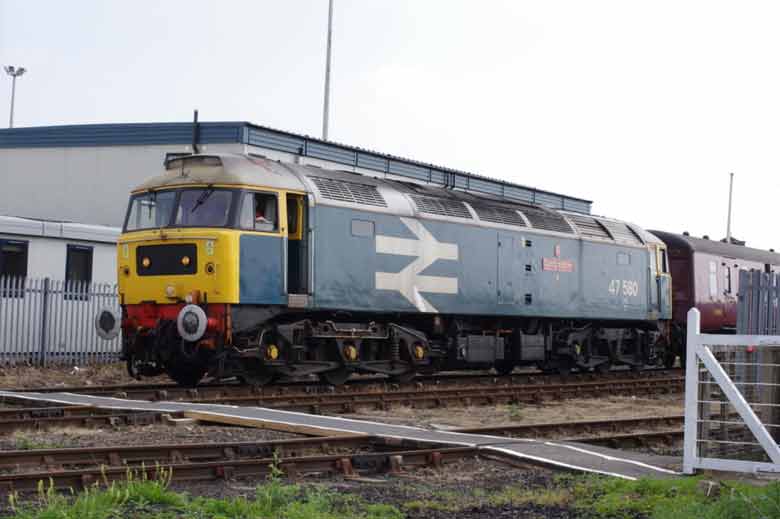 47580 arrives at Licoln with ECS 5Z26 10:52 Carnforth - Licoln on 29/07/11, Photo by Phil Ward
