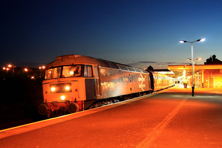 47580 at Llandudno Junction with ECS 5Z27 23:01 Llandudn Jn. - Chester on 23/07/11, Photo by Richard Billingsley