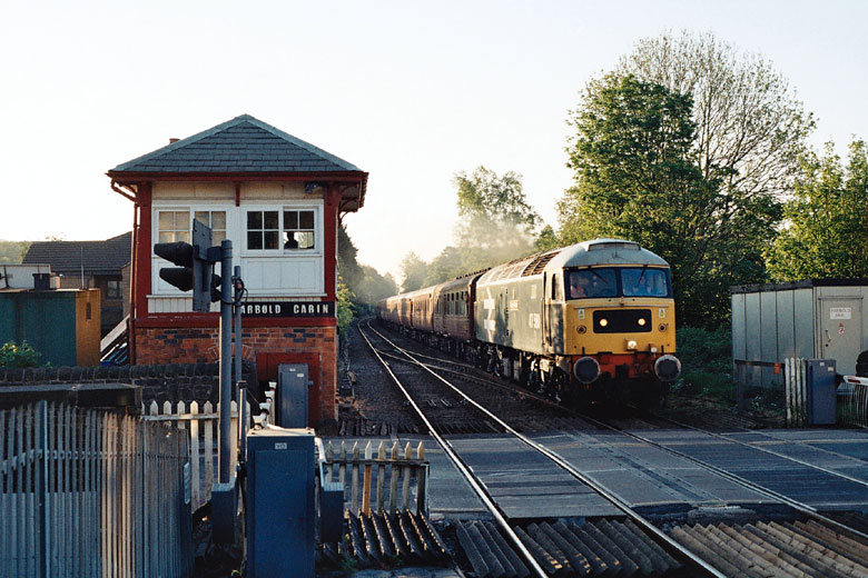 47580 arrives Southport with 5Z19 03:50 Carnforth - Southport on 02/05/11, Photo by Stewart Daniels