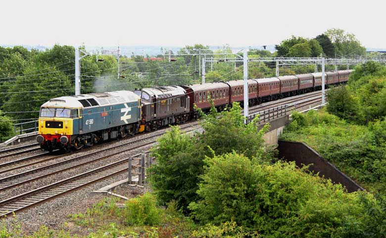 47580 passes Redmoor north of Milton Keynes with 5Z47 09:30 Southall-Carnforth on 18/07/11, Photo by Mark Beal
