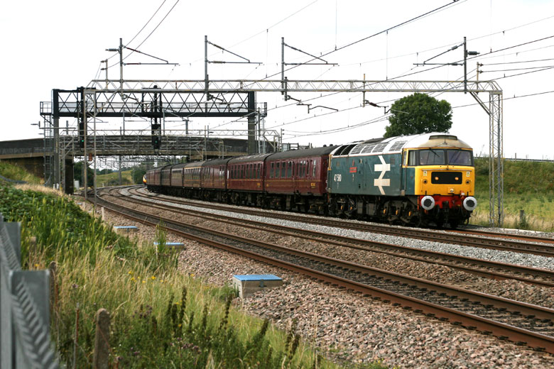 47580 at Soulbury with 5Z70 08:39 Carnforth - Acton ML on 15/07/11, Photo by John Pink