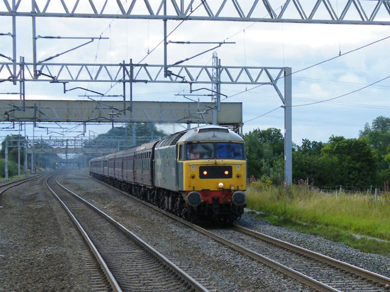 47580 approaches Acton Bridge with 1Z41 06:40 Northampton - Ravenglass on 13/08/11, Photo by David Wragg