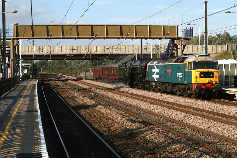 47580 on the up slow lines with steam loco 70013 with 5Z22 15:07 Newark - Southall on 03/09/11, Photo by John Rudd