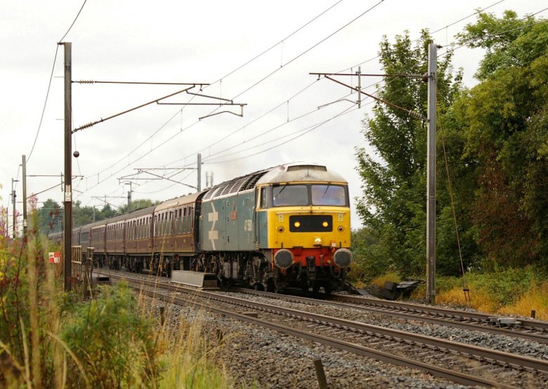 47580 approaches Brock LC with 1Z41 06:40 Northampton - Ravenglass on 13/08/11, Photo by Martin Brown