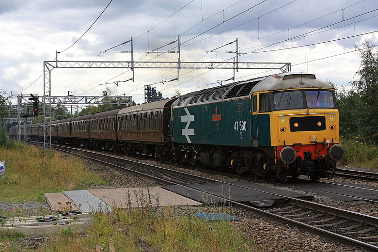 47580 passes at Bushbury Junction with 5Z45 13:52 Coventry - Carnforth ECS on 14/08/11, Photo by Mark Sutton